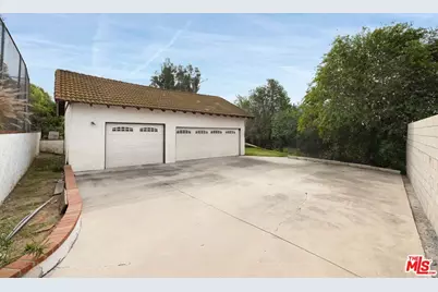 7680 E Eucalyptus Way, Anaheim, CA 92808 - Photo 33