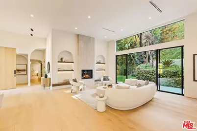 1401 N Bundy Dr, Los Angeles, CA 90049 - Photo 15