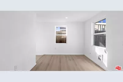 820 W 76th St, Los Angeles, CA 90044 - Photo 47