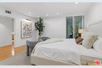 1015 N Kings Rd #110, West Hollywood, CA 90069 - Photo 19
