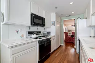 17171 Palisades Cir, Pacific Palisades, CA 90272 - Photo 9