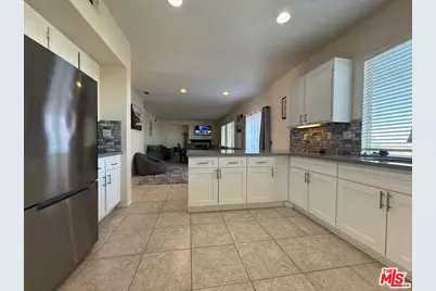 719 W Avenue Q10, Palmdale, CA 93551 - Photo 7