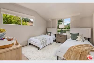 15115 Gilmore St, Van Nuys, CA 91411 - Photo 19