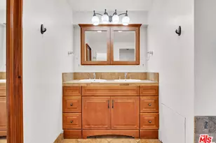 851 S Orange Dr, Los Angeles, CA 90036 - Photo 41