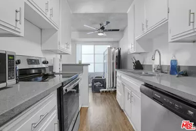 8011 Romaine St, Los Angeles, CA 90046 - Photo 27