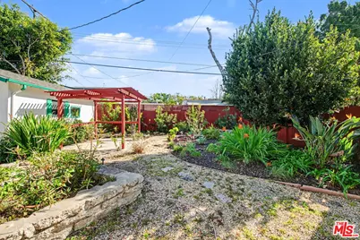 930 S Ridgeley Dr, Los Angeles, CA 90036 - Photo 15