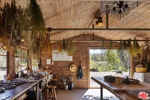 6009 Bonsall Dr, Malibu, CA 90265 - Photo 3