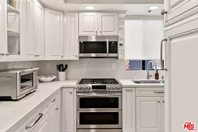 10620 Eastborne Ave #102, Los Angeles, CA 90024 - Photo 15