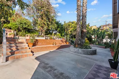 5603 Heatherdale Dr, Los Angeles, CA 90043 - Photo 37