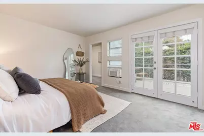215 Entrada Dr, Santa Monica, CA 90402 - Photo 13