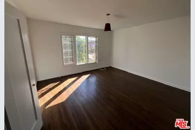 1040 S Longwood Ave, Los Angeles, CA 90019 - Photo 3