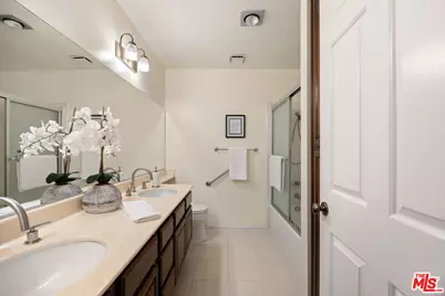18135 Burbank Blvd #6, Tarzana, CA 91356 - Photo 29