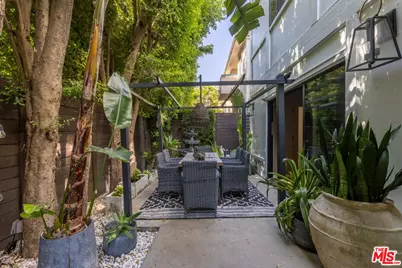 645 N Hayworth Ave, Los Angeles, CA 90048 - Photo 29