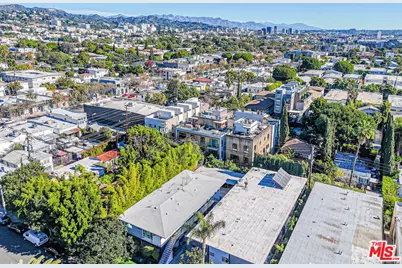 1040 N Genesee Ave, West Hollywood, CA 90046 - Photo 15