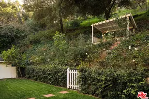 2533 Benedict Canyon Drive, Beverly Hills, CA 90210 - Photo 23