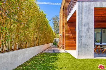 2345 27th St, Santa Monica, CA 90405 - Photo 15