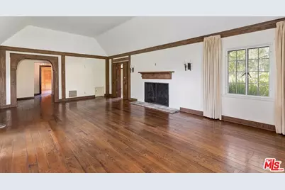 201 Tavistock Ave, Los Angeles, CA 90049 - Photo 9