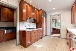 201 Tavistock Ave, Los Angeles, CA 90049 - Photo 21