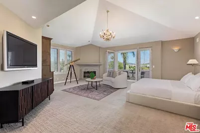 12683 Promontory Rd, Los Angeles, CA 90049 - Photo 21