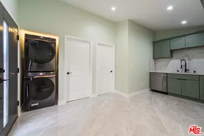 22241 Wyandotte St, Canoga Park, CA 91303 - Photo 23