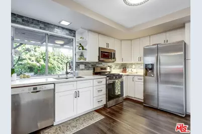 16424 Bubbling View Cir, Cerritos, CA 90703 - Photo 9