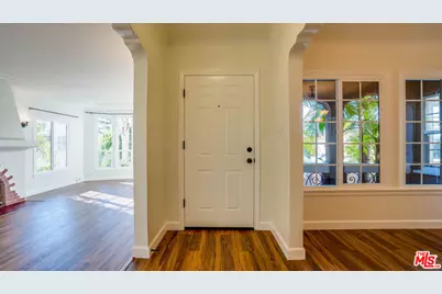1306 S Longwood Ave, Los Angeles, CA 90019 - Photo 13