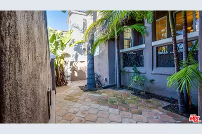 1306 S Longwood Ave, Los Angeles, CA 90019 - Photo 17