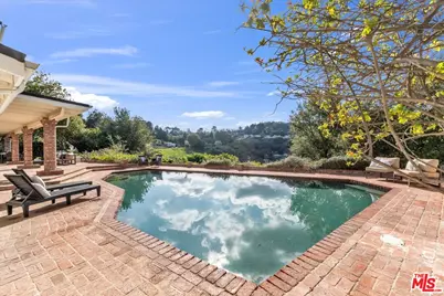 3551 Westfall Dr, Encino, CA 91436 - Photo 37