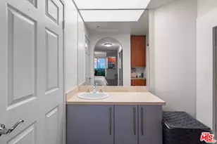 620 S Gramercy Pl, Los Angeles, CA 90005 - Photo 21