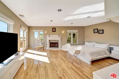 3681 Alta Mesa Dr, Studio City, CA 91604 - Photo 17