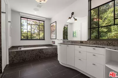 16001 Woodvale Rd, Encino, CA 91436 - Photo 29