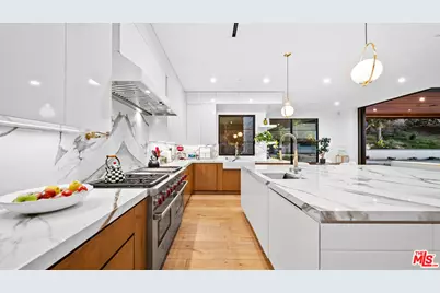 18762 Wells Dr, Tarzana, CA 91356 - Photo 27