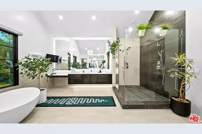 18762 Wells Dr, Tarzana, CA 91356 - Photo 49