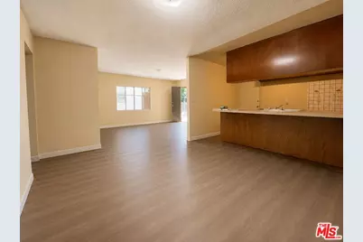 327 E 101st St, Los Angeles, CA 90003 - Photo 5