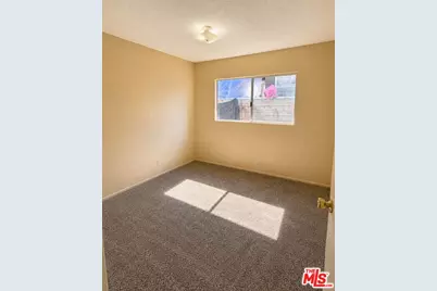 327 E 101st St, Los Angeles, CA 90003 - Photo 7
