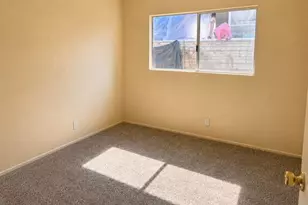 327 E 101st St, Los Angeles, CA 90003 - Photo 7