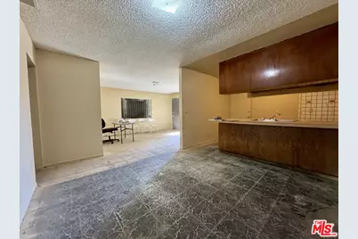 327 E 101st St, Los Angeles, CA 90003 - Photo 3