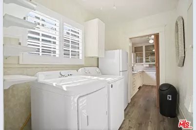 11538 La Maida St, Valley Village, CA 91601 - Photo 27