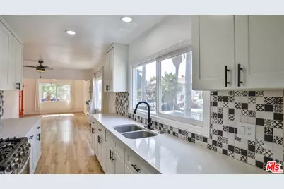 727 S St Louis St, Los Angeles, CA 90023 - Photo 9