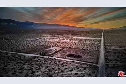 10424 Santa Fe Fire Rd, Lucerne Valley, CA 92356 - Photo 3