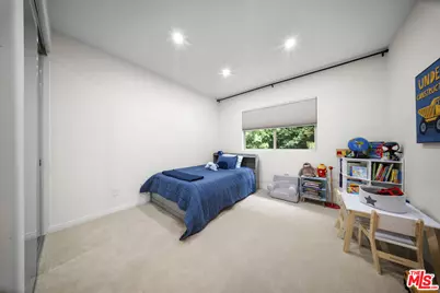 18330 Hanan Ct, Tarzana, CA 91356 - Photo 25