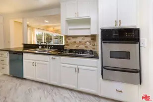 19168 Erwin St, Tarzana, CA 91335 - Photo 11