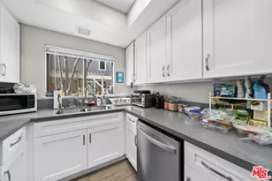 328 W 7th St, Claremont, CA 91711 - Photo 9