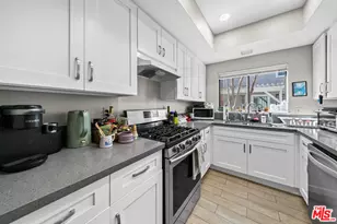 328 W 7th St, Claremont, CA 91711 - Photo 7