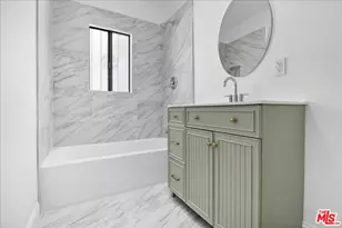1185 S Tremaine Ave, Los Angeles, CA 90019 - Photo 15