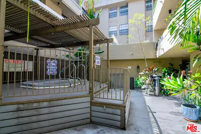 740 N Kings Rd #320, West Hollywood, CA 90069 - Photo 37