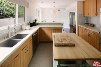 3346 Coy Dr, Sherman Oaks, CA 91423 - Photo 13