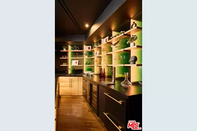 1700 Queens Ct, Los Angeles, CA 90069 - Photo 37