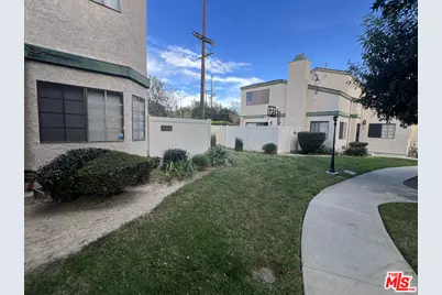 19620 Roscoe Blvd #D, Northridge, CA 91324 - Photo 1
