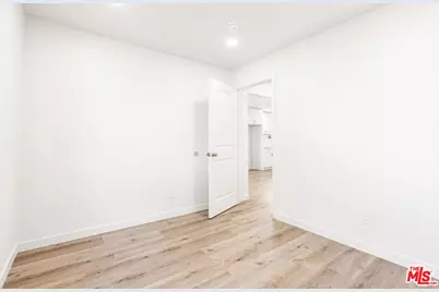 1500 W 58th Pl, Los Angeles, CA 90047 - Photo 21